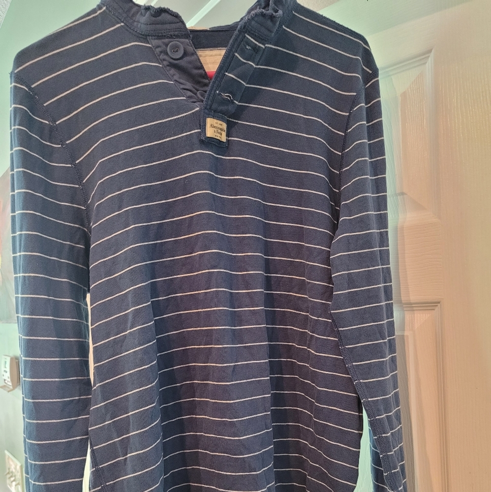 Abercrombie & Fitch long sleeve muscle shirt